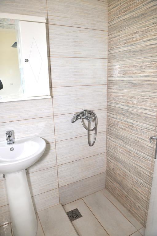 Hollywood Suites Tigaki Exterior foto