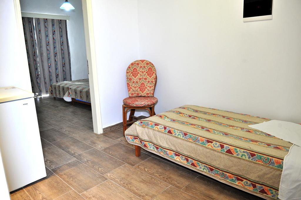 Hollywood Suites Tigaki Exterior foto