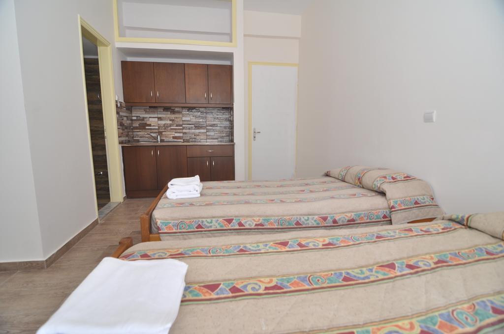 Hollywood Suites Tigaki Exterior foto
