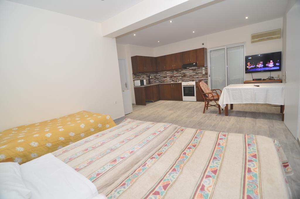 Hollywood Suites Tigaki Exterior foto