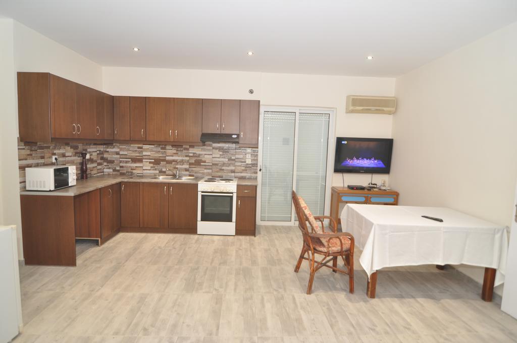 Hollywood Suites Tigaki Exterior foto