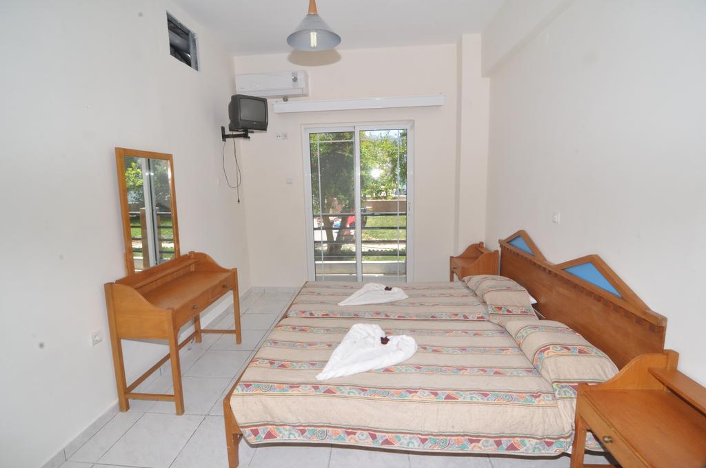 Hollywood Suites Tigaki Exterior foto