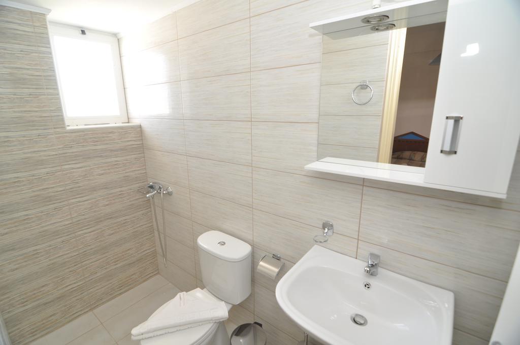 Hollywood Suites Tigaki Exterior foto