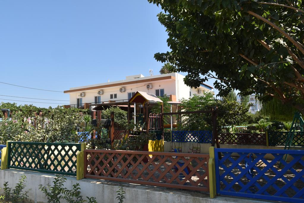 Hollywood Suites Tigaki Exterior foto