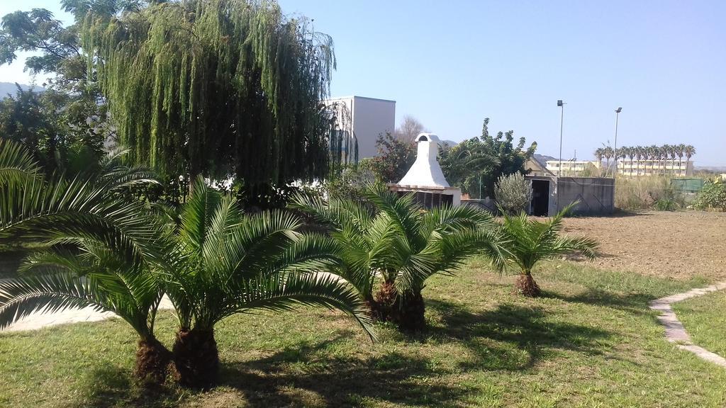 Hollywood Suites Tigaki Exterior foto