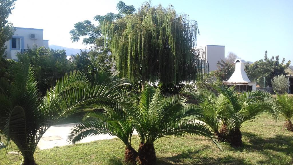 Hollywood Suites Tigaki Exterior foto