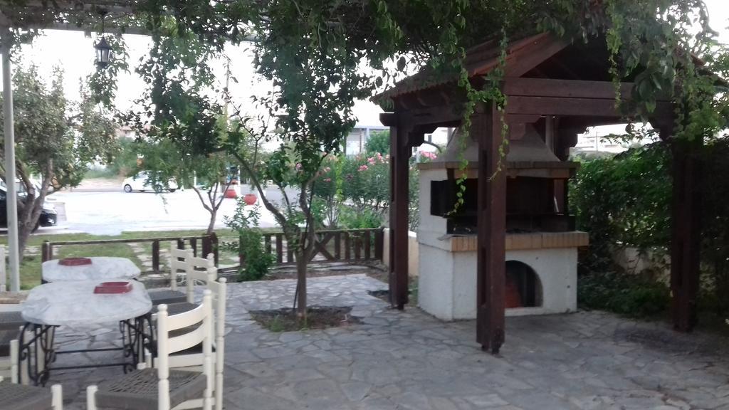 Hollywood Suites Tigaki Exterior foto