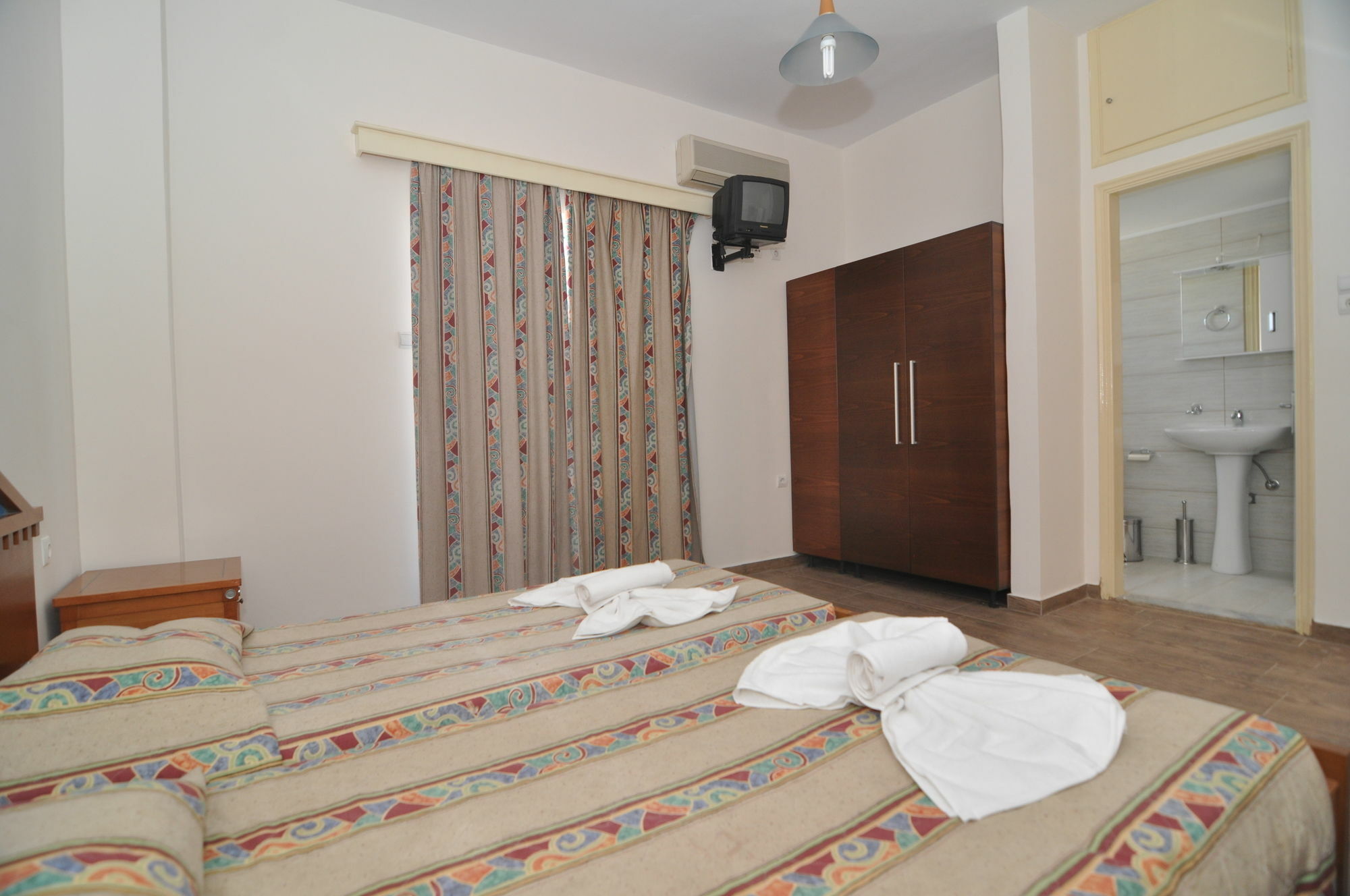 Hollywood Suites Tigaki Exterior foto
