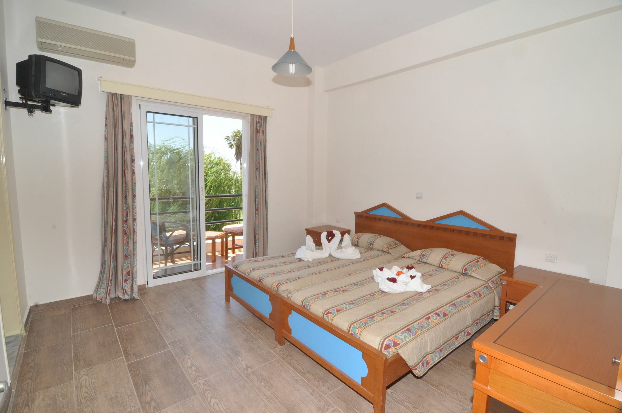 Hollywood Suites Tigaki Exterior foto