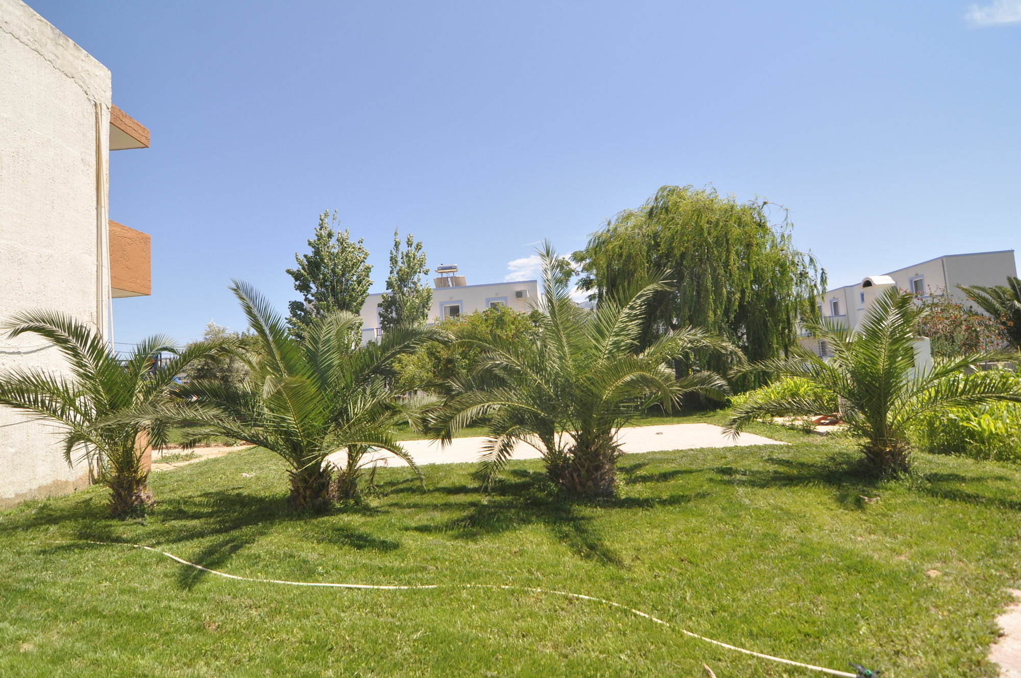 Hollywood Suites Tigaki Exterior foto