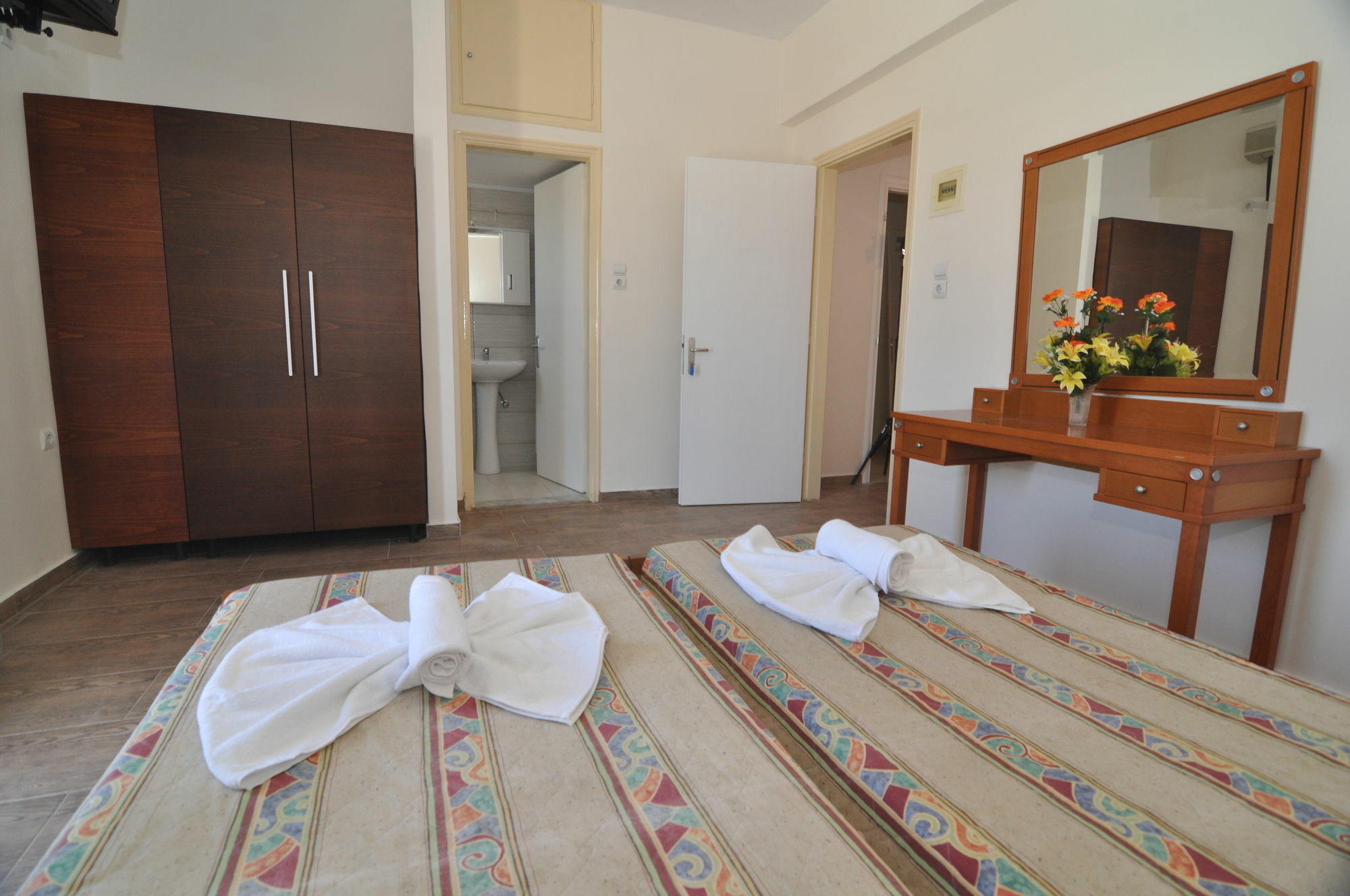 Hollywood Suites Tigaki Exterior foto