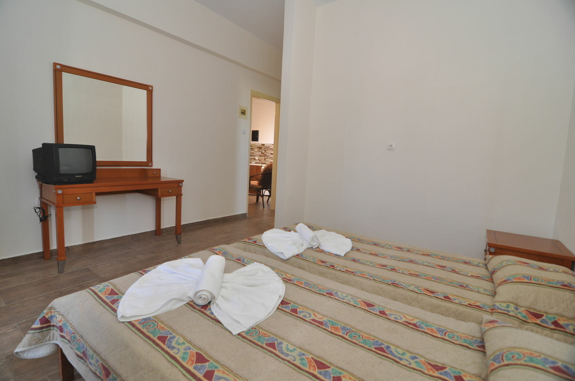Hollywood Suites Tigaki Exterior foto
